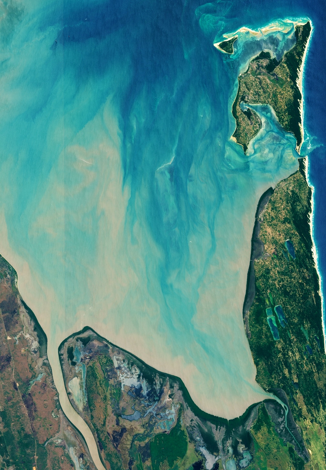 Imagem de satélite da península de Machangulo e da baía de Maputo